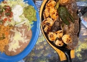 Bono Grilled Combination: beef ribs, chicken and shrimp